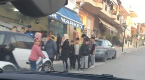 2020 03 18 Πυλί πρόσφυγες μετανάστες στο Super Market