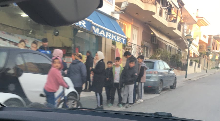 2020 03 18 Πυλί πρόσφυγες μετανάστες στο Super Market