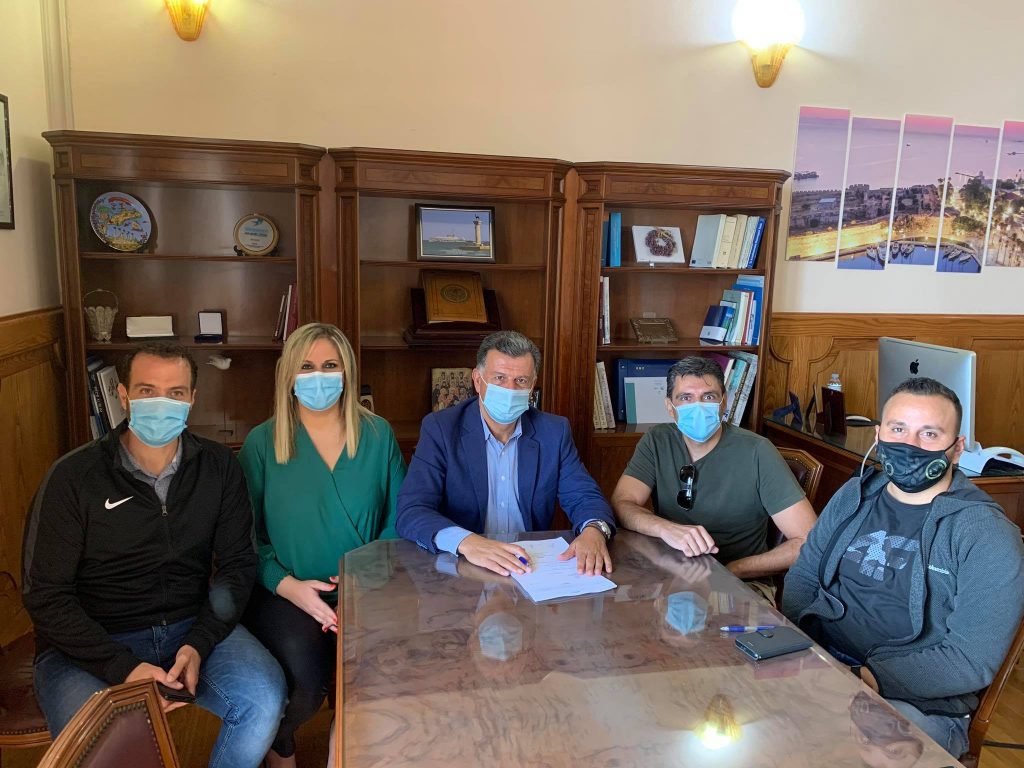 2020 10 22 γήπεδο ΑΝΤΑΓΟΡΑΣ υπογραφή σύμβασης 1