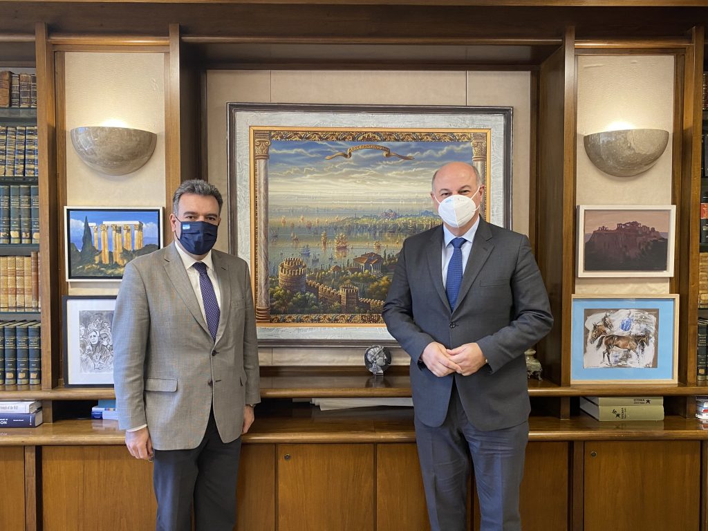 Manos Konsolas Tsiaras Kostas scaled