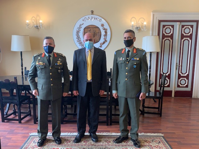 ΦΩΤΟ ΕΠΑΡΧΟΥ ΜΕ ΔΙΟΙΚΗΤΗ ΑΣΔΕΝ ΚΑΙ ΔΙΟΙΚΗΤΗ 80 ΑΔΤΕ 19 3 21