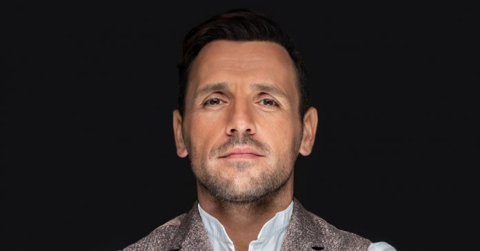 nikos vertis 172114609 696x364 1