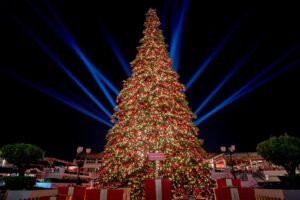 mcarthurglen christmas tree 95w6