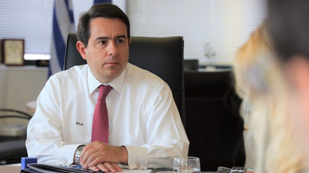 20200713 Συνάντηση Νότη Μηταράκη με το Ελληνικό Συμβούλιο για τους Πρόσφυγες 01 scaled 1