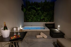 Double room outdoor jacuzzi TRA 5098 scaled
